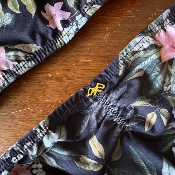 PQ SWIM KIDS {NWT} Gasparilla Flutter Bikini | 4 | black floral - Picture 3 of 5